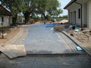 Zimą odśnieżanie podjazdu będzie zbędne.